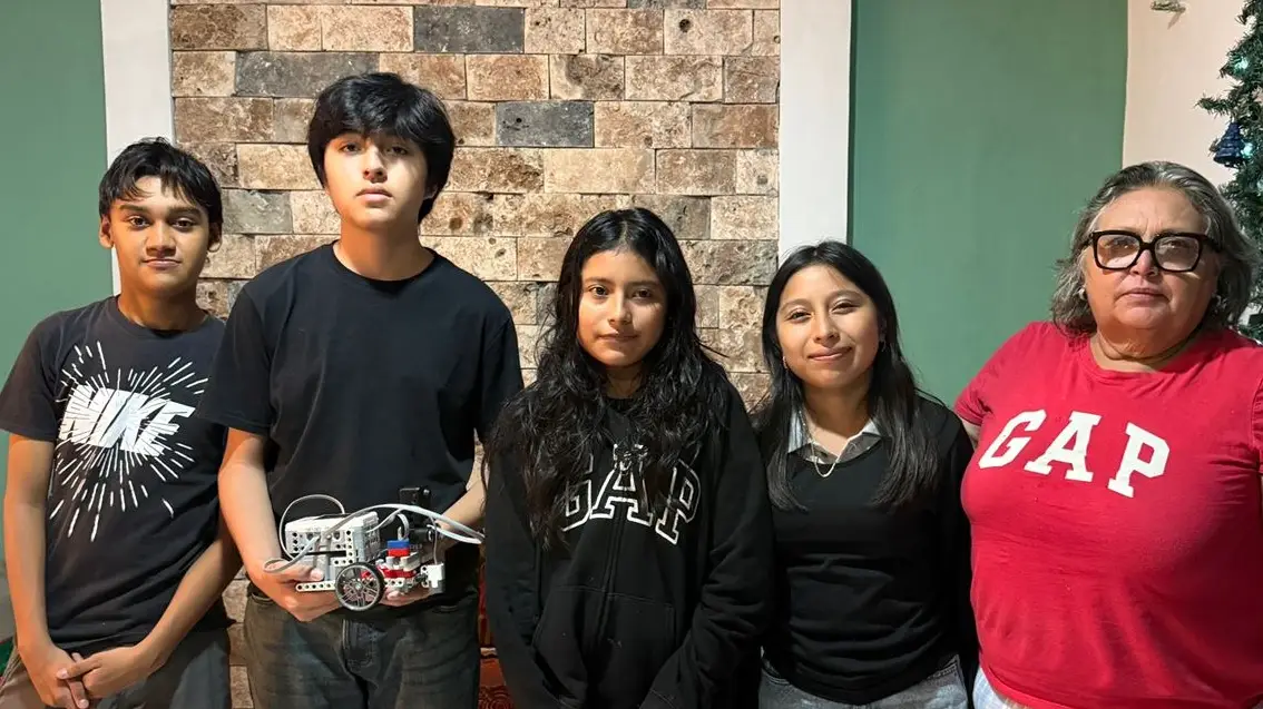 Team MAKAFAOS from Secundaria Técnica #35 Oxkutzcab Yuc