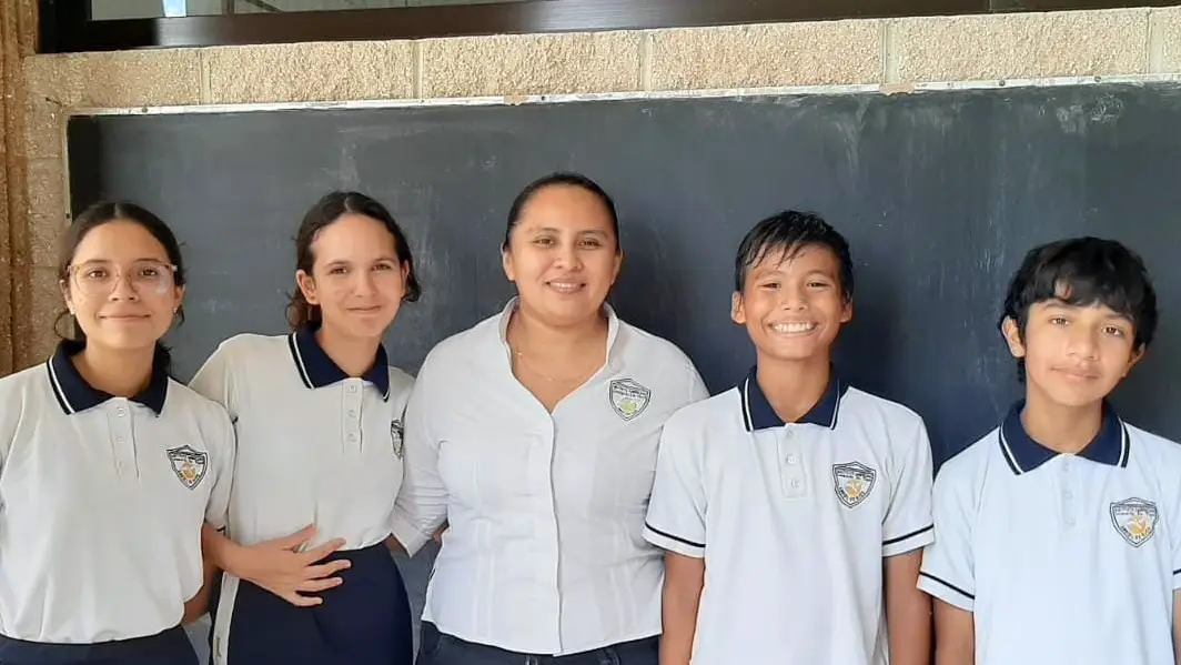 Team PAPOI from Instituto Americano Leonardo Da Vinci