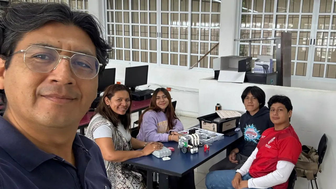 Team RoboAguils from CBTis 272 Sor Juana Inés de la Cruz